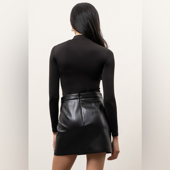 7. Black Pullover Top Mock Neck Sexy Long Sleeve Stretchy Seamless - Picture 3 of 4